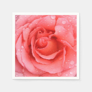 Romantische rode roze rozenwaterdruppels servet