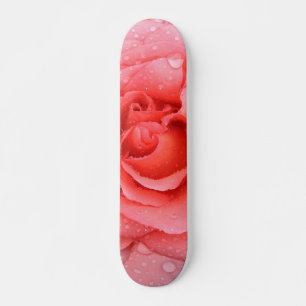 Romantische rode roze waterdruppels skateboard