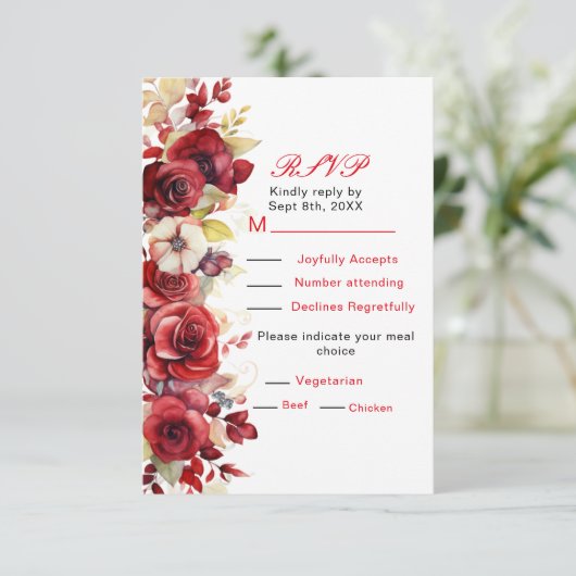 Romantische rode rozen bloemenbruiloft RSVP (Staand voorkant)