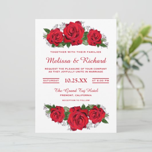 Romantische rode rozen bloemenbruiloft uitnodiging (Staand voorkant)