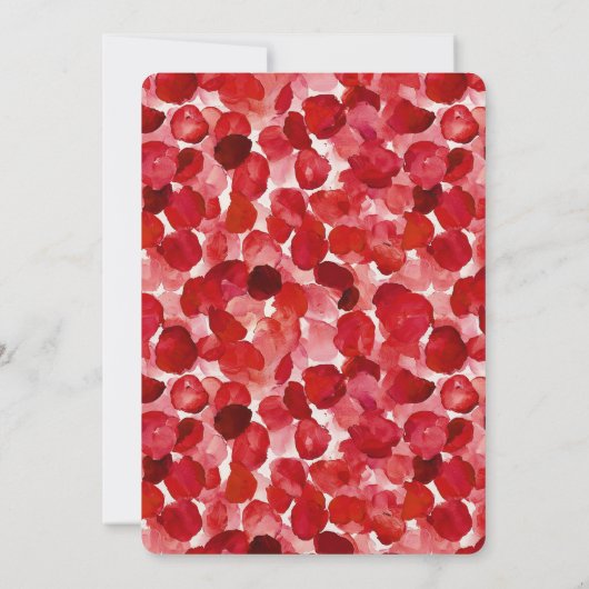 Romantische rode rozenblaadjes bloemenbruiloft kaart (Achterkant)