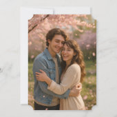 Romantische roze bloemblaadjes bruiloft uitnodigin kaart (Achterkant)