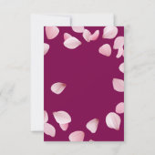 Romantische Roze Bloemblaadjes Trouw RSVP Kaart (Achterkant)