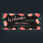 Romantische Roze Bloemen Huwelijk Welkom Spandoek<br><div class="desc">Zwarte bruiloft welkomstbanner met roze bloemen. Deze bloemige trouwbanner is voorzien van kalligrafie script en modern lettertype in een lijst van bloemen,  bessen,  en bladeren voor een zomerse bruiloft,  tuin bruiloft,  of buiten bruiloft. Voeg je namen toe!</div>