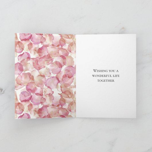 Romantische Roze Rozenblaadjes Bloemen Huwelijk Kaart (Binnen)