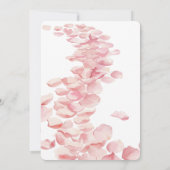 Romantische roze rozenblaadjes bloemenverjaardag kaart (Achterkant)