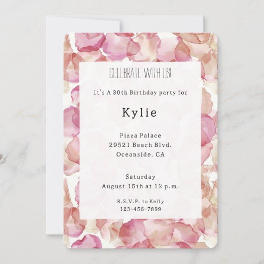 Romantische roze rozenblaadjes bloemenverjaardag kaart (Voorkant)