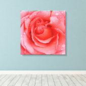 Romantische roze rozenwaterdruppels canvas afdruk (Insitu (Houten vloer))