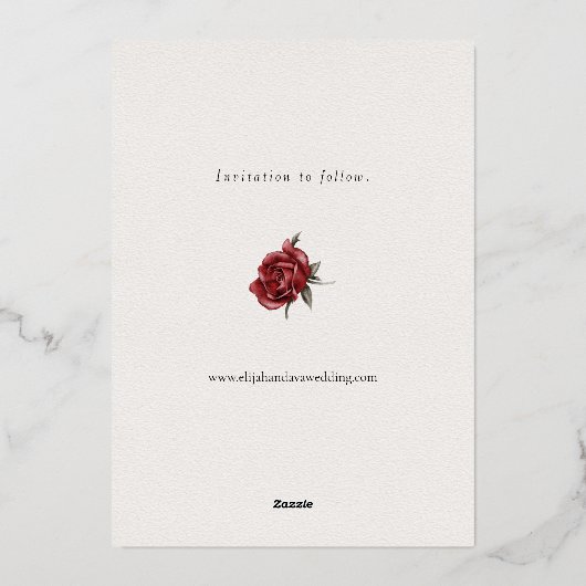 Romantische Rozen en Eucalyptus Sla de datum op Folie Uitnodiging (Achterkant)