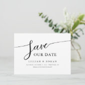 Romantische Script Calligraphy Black & White Weddi Save The Date (Staand voorkant)