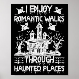 Romantische spookjacht wandelt door spookachtige p poster