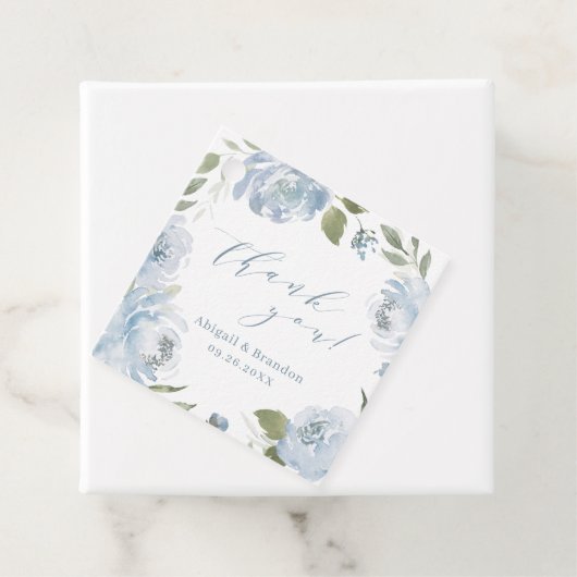 Romantische stoffige blauwe bloemkool bedankt brui bedankjes labels (In situ)