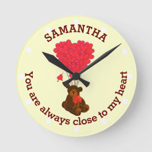 Romantische teddybeer en rood hart gepersonaliseer ronde klok