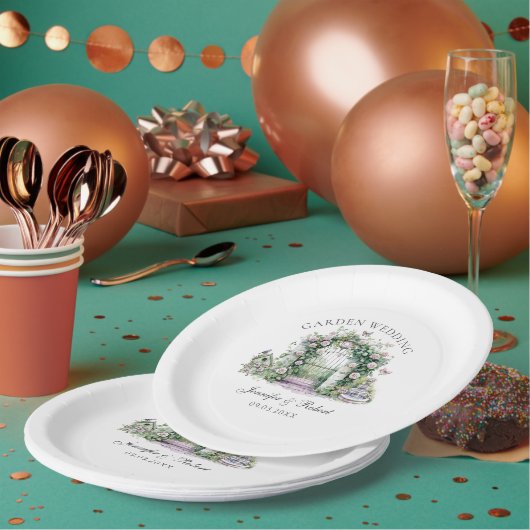 Romantische Tuin Trouwen Bloemenboog Fontein Papieren Bordje (Multi)