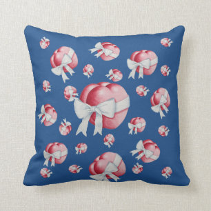 Romantische twee rode liefdesharten en witte boog kussen