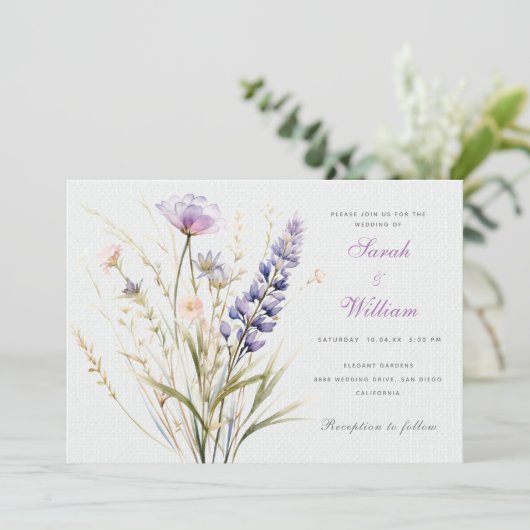 Romantische violette bloem bruiloft uitnodiging (Staand voorkant)