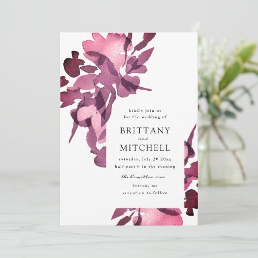 Romantische Waterverf Floral Plum Wedding Invitati Kaart (Staand voorkant)