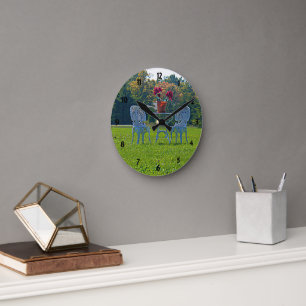 Romantische weide van de liefdestuin tafel bloemen ronde klok