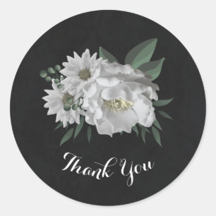 Romantische witte bloemen & groene bladeren zwart ronde sticker