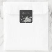 Romantische witte bloemen & groene bladeren zwart vierkante sticker (Tas)