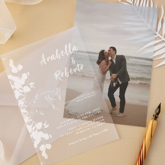 Romantische witte eucalyptus botanische bruiloft acryl uitnodigingen