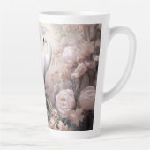 Romantische witte pauw en blos roze bloemen latte mok (Rechts)