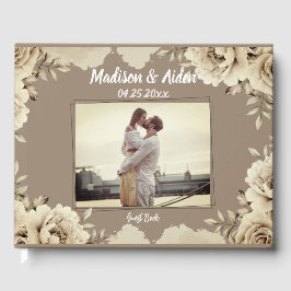 Romantische witte rustieke rozen trouwfoto gastenboek