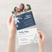 Romantische witte zachte bloem blauwe fotobruiloft all in one uitnodiging (Afscheurbaar)