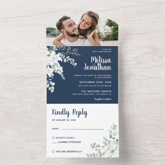 Romantische witte zachte bloem blauwe fotobruiloft all in one uitnodiging (Binnen)