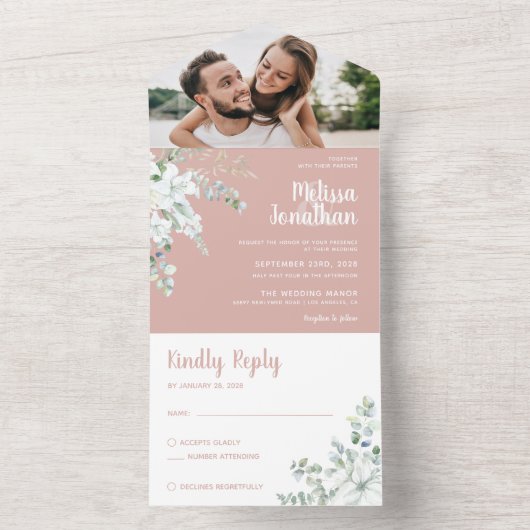 Romantische witte zachte bloem roze fotobruiloft all in one uitnodiging (Binnen)