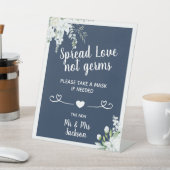 Romantische zachte bloemen bruiloft met veiligheid reclamebord met voetstuk (Insitu)