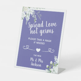 Romantische zachte bloemen bruiloft met veiligheid reclamebord met voetstuk