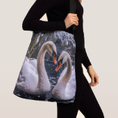 Romantische zwanen in een winterwonderland crossbody tas (Dichtbij)