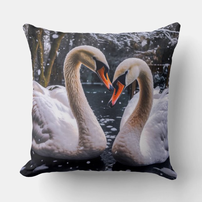 Romantische zwanen in een winterwonderland kussen (Voorkant)