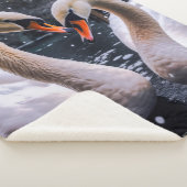 Romantische zwanen in een winterwonderland sherpa deken (3/4)