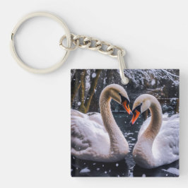 Romantische zwanen in een winterwonderland sleutelhanger