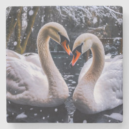 Romantische zwanen in een winterwonderland stenen onderzetter