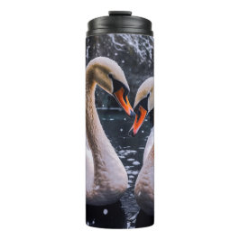 Romantische zwanen in een winterwonderland thermosbeker