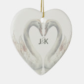 Romantische Zwanen Trouwpaar Monogram Keramisch Ornament (Rechts)
