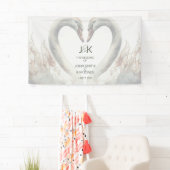 Romantische Zwanen Trouwpaar Monogram Spandoek (Insitu)