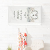 Romantische Zwanen Trouwpaar Monogram Spandoek (Insitu)