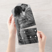 Romantische zwart-wit foto monogram bruiloft all in one uitnodiging (Afscheurbaar)