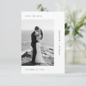 Romantische zwart-wit trouwfoto save the date (Staand voorkant)