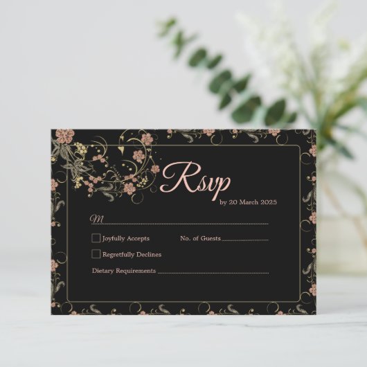 Romantische zwarte en theeroze huwelijksreactiekaa RSVP kaartje (Staand voorkant)