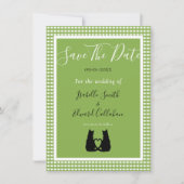 Romantische zwarte kat paar groene gingham patroon save the date (Voorkant)