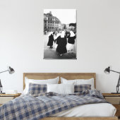 Rome Italië, Nonnen Patrouille! (NR) Canvas Afdruk (Insitu (Slaapkamer))