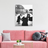 Rome Italië, Nonnen Patrouille! (NR) Canvas Afdruk (Insitu (Woonkamer))