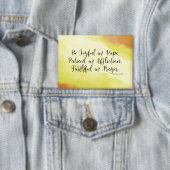 Romeinen 12:12 Wees blij met hoop Christelijke Bij Button (Insitu)