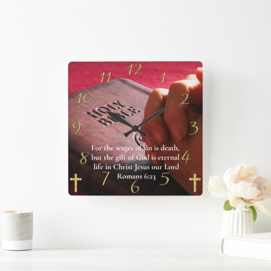 Romeinen 6:23 heilige bijbel met handen vierkante klok (Huis)