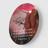 Romeinen 6:23 heilige bijbel met handgoud grote klok (Hoek)